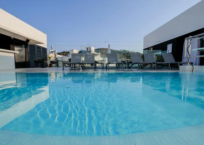 Azuline Hotel M