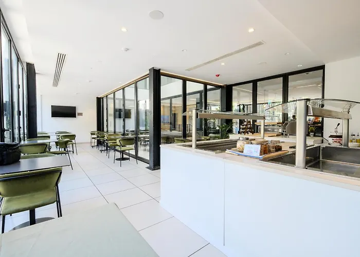 Azuline Hotel M