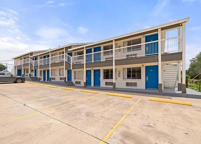 Days Inn By Wyndham Kenedy Karnes City