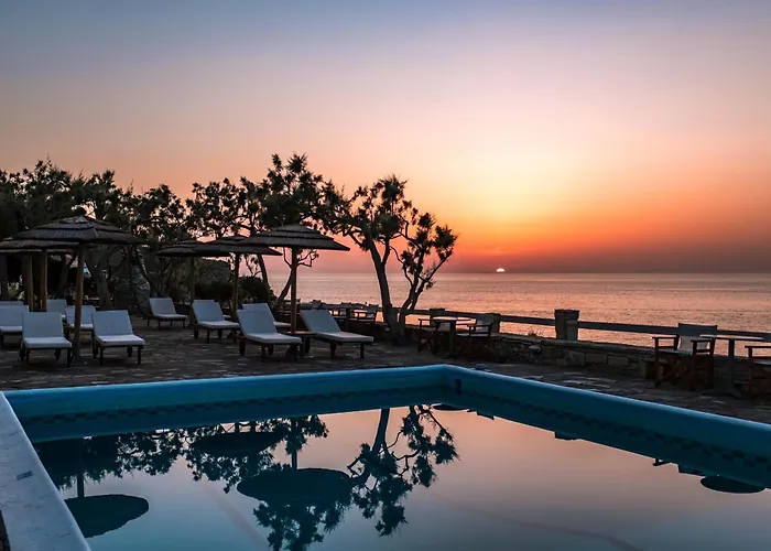 Cavos Bay Hotel & Studios