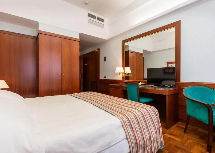 Hotel Crivi's