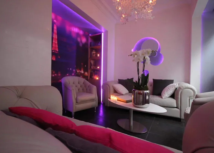 Hôtel Lumières Montmartre Parigi