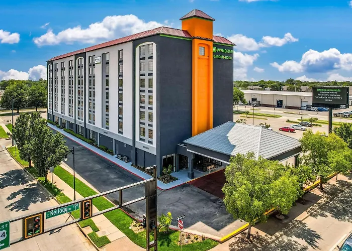 Wyndham Garden Wichita Downtown Hotel