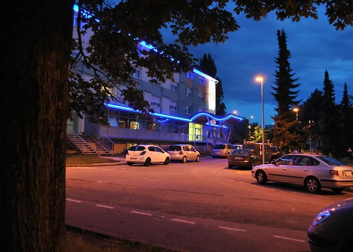 Ethic Etapes Dijon Accueil 24H24 Et Parking Gratuit