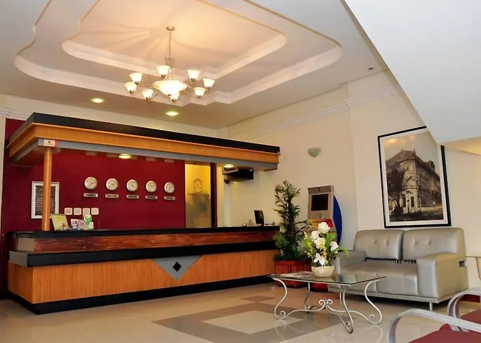Machado'S Plaza Hotel