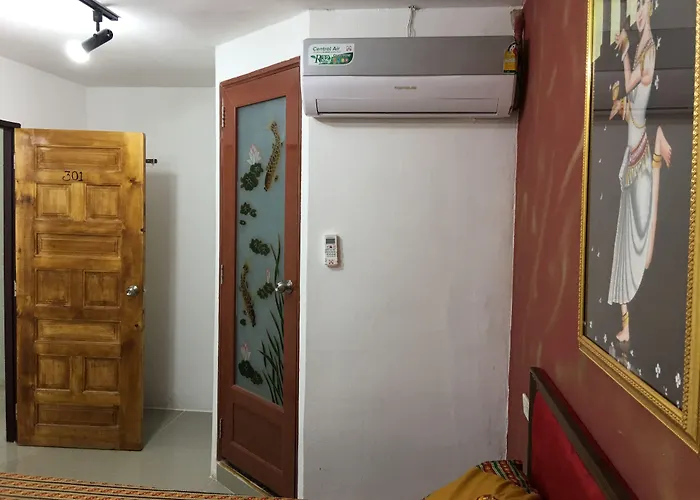 Papa Ji Hotel And Restaurant Bangkok