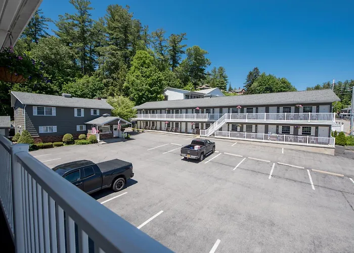 Adirondack Retreat Inn & Suites