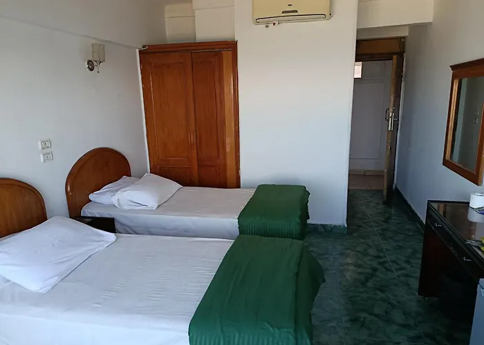 Royal Crown Residents Hotel عائلات فقط Families Only