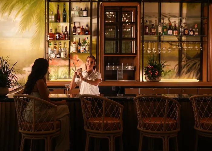 Naples Beach Club, A Four Seasons Resort