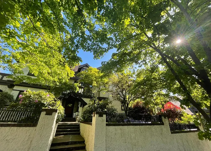 Cecil Bacon Manor