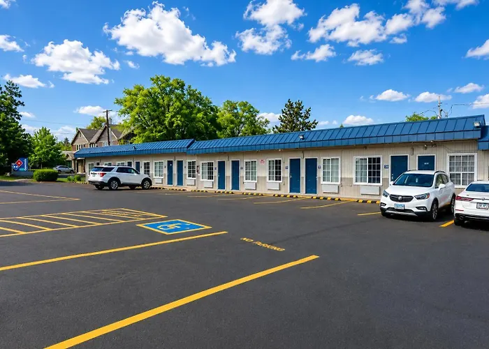 Royal Gateway Motel