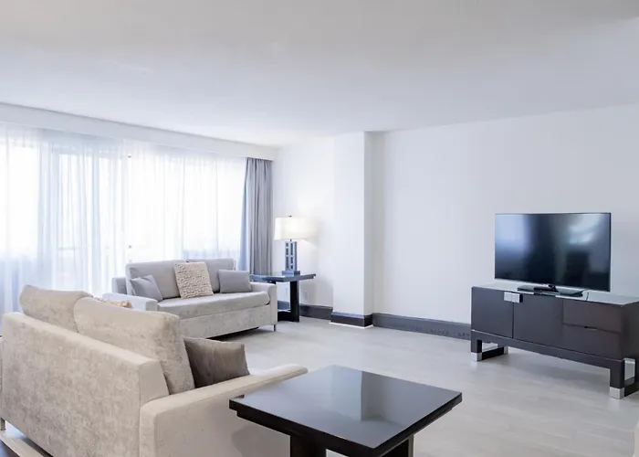 Ottawa Embassy Hotel & Suites
