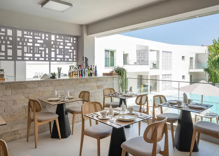 Tarra Seaside Hotel