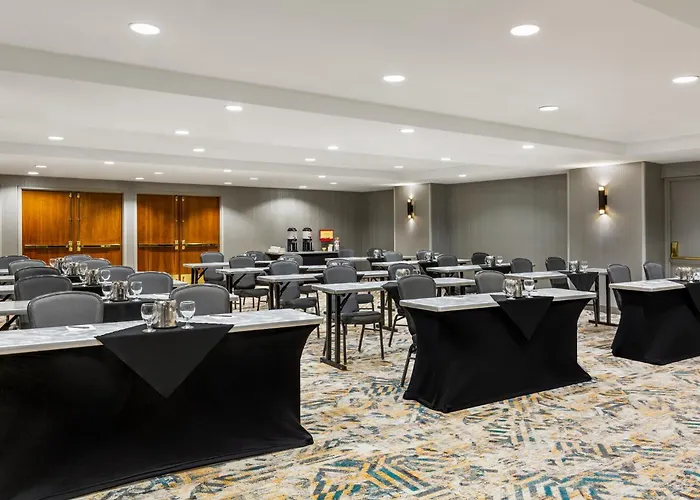 Crowne Plaza Seattle Newly Renovated With No Resort Fee