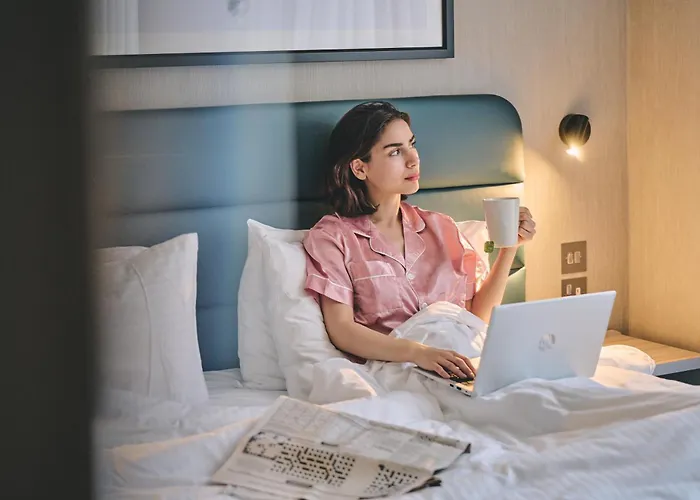 City Sleeper At Royal National Hotel
