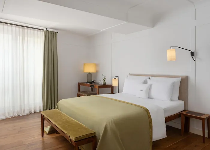 Louis Hotel