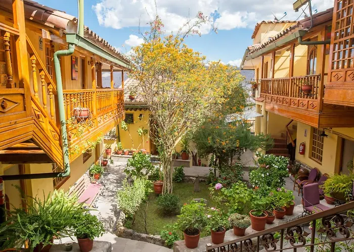 Amaru Colonial