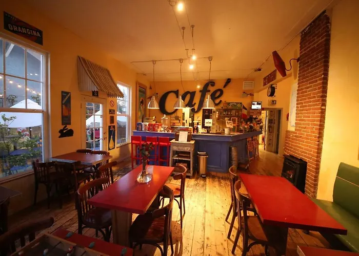 Metro Hotel And Cafe