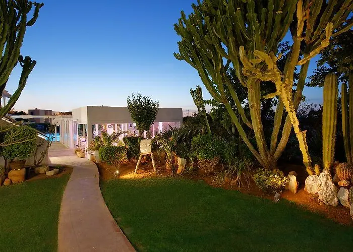 Hotel Oasis Beach (Adults Only)