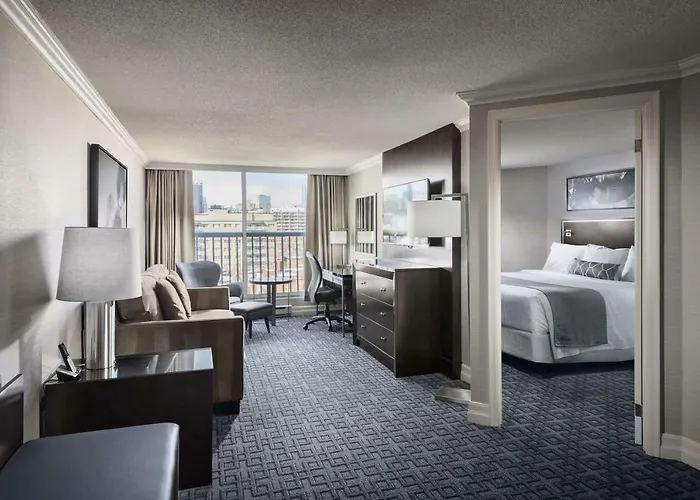 Best Western Plus Ottawa Downtown Suites